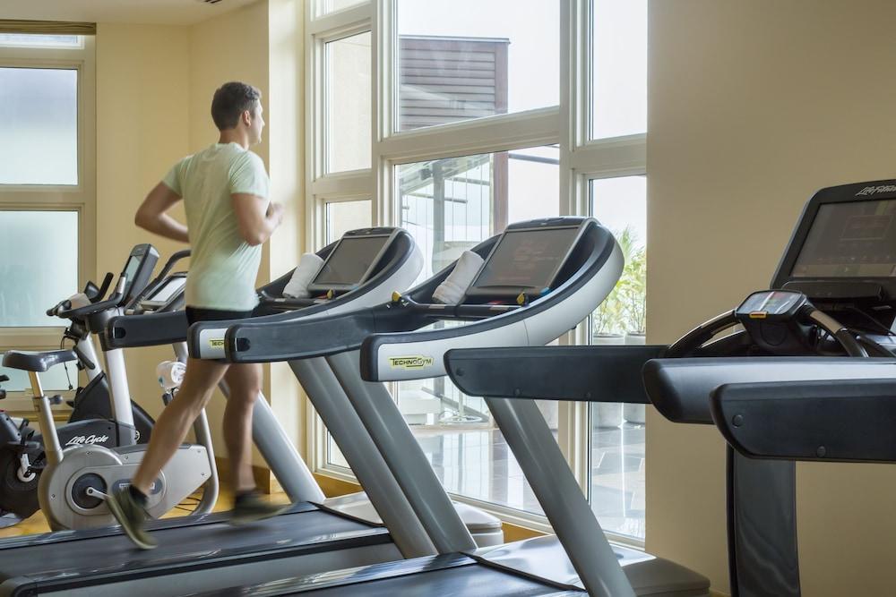 Four Seasons Hotel Doha Luaran gambar A treadmill