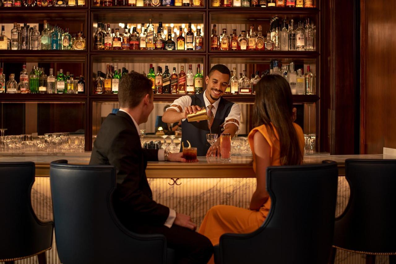 Four Seasons Hotel Doha Luaran gambar The Bar at The Ivy
