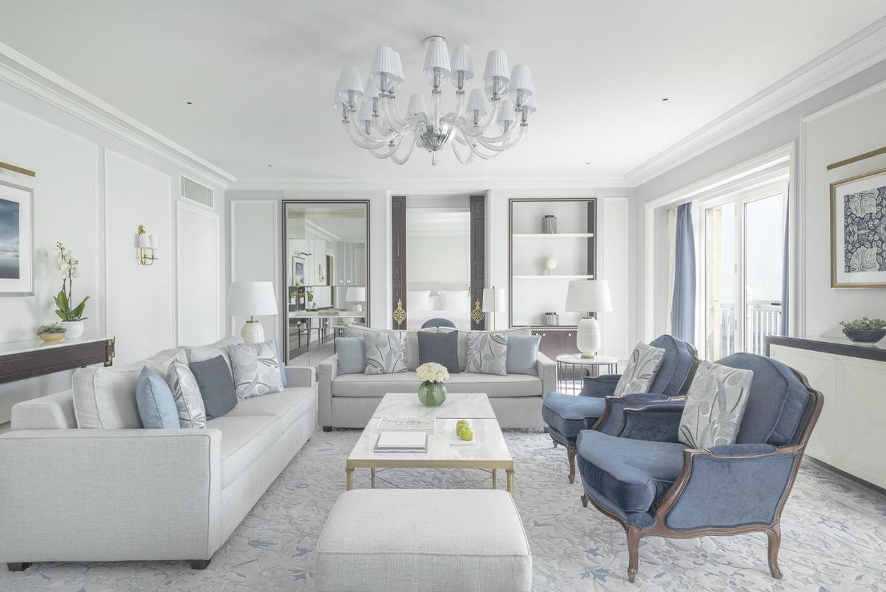 Four Seasons Hotel Doha Luaran gambar The living room of a suite at The Ritz-Carlton, Paris
