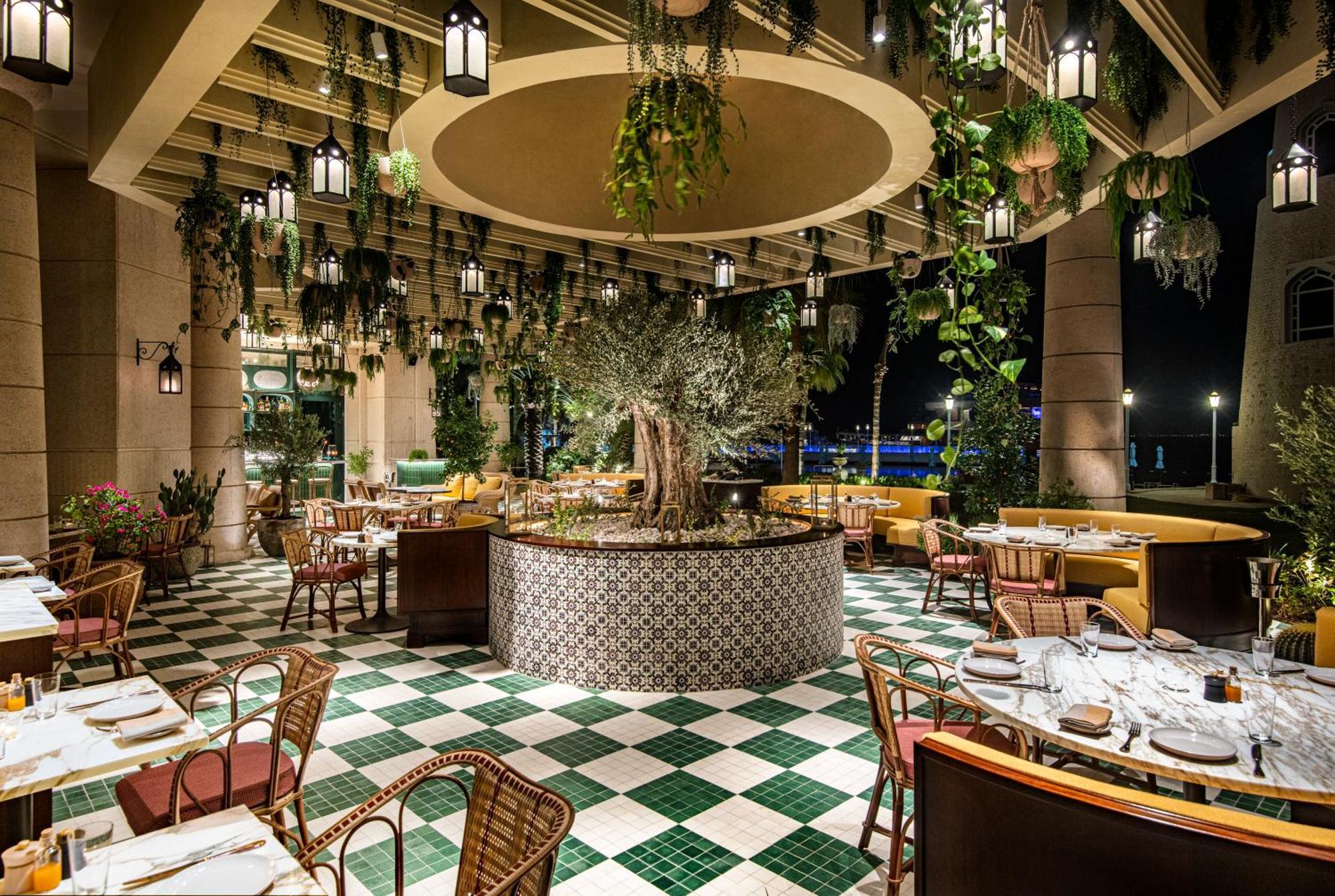 Four Seasons Hotel Doha Luaran gambar The restaurant's interior